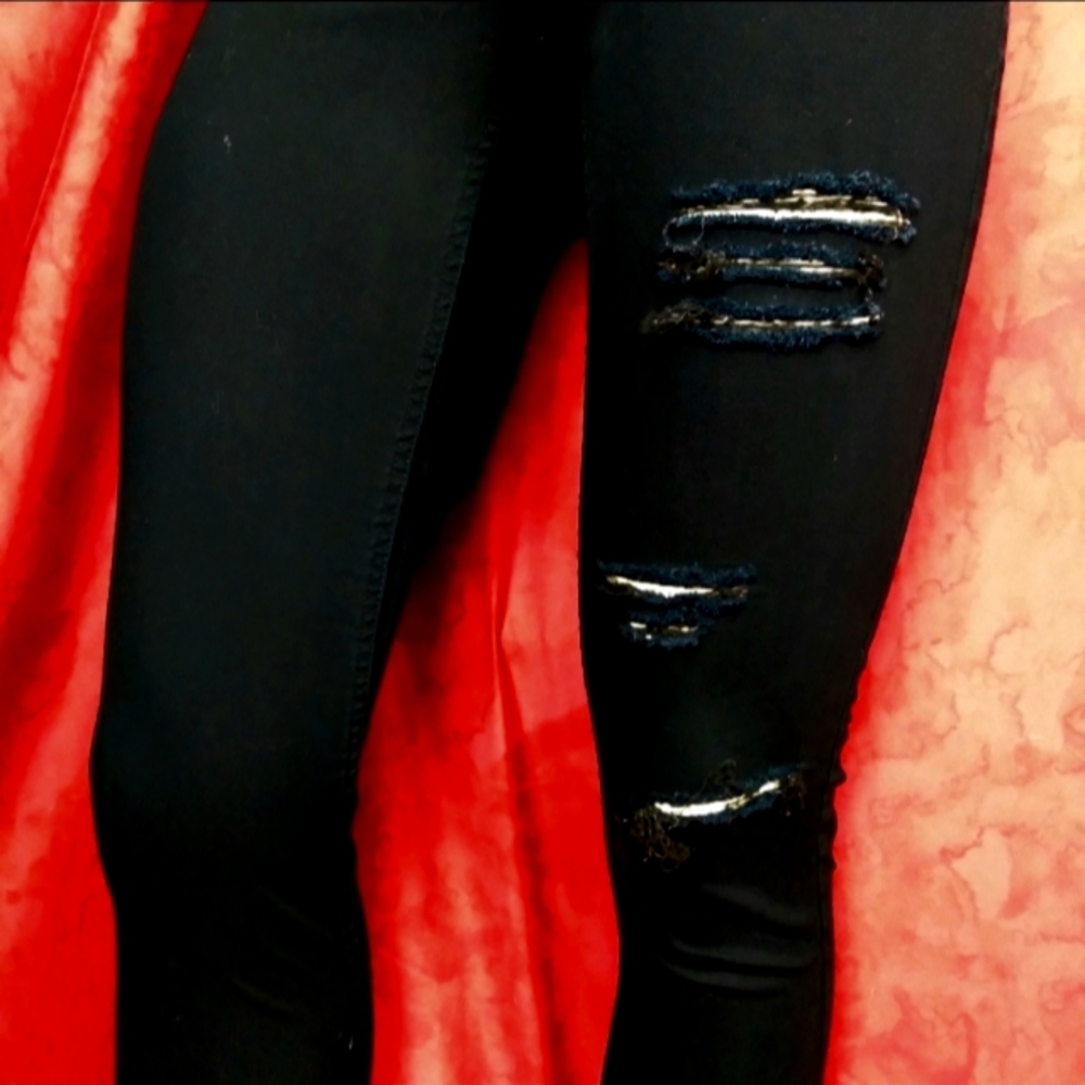 H&M Divided black ditressed skiny jeans